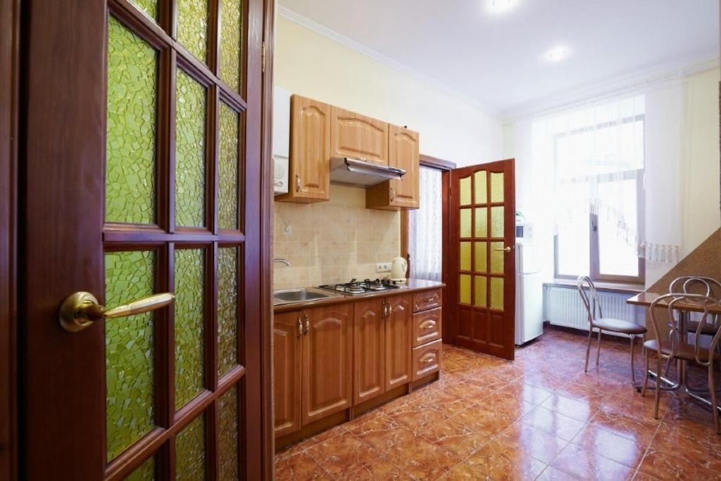 2 Rooms Central Anna Apartment Lviv Exterior photo